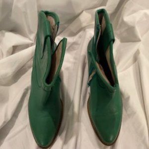 Christmas Boots! Kiss My Feet Kelly Green Heeled Leather Boots